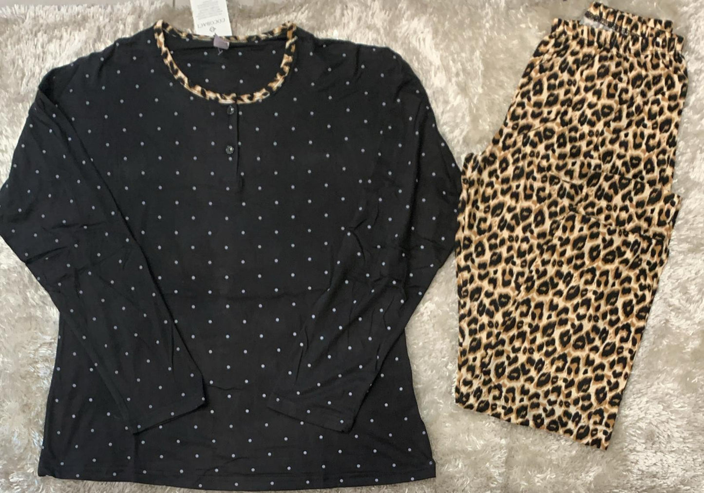 pigiama donna con 2 bottoncini cotone elasticizzato fantasia maculato e pois vestibilita super comoda