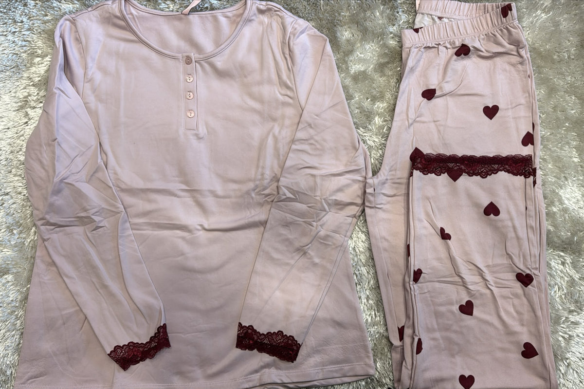 Pigiama donna girocollo con apertura di 4 bottoncini caldo cotone felpato e pantaloni con cuori e rifiniture in merletto