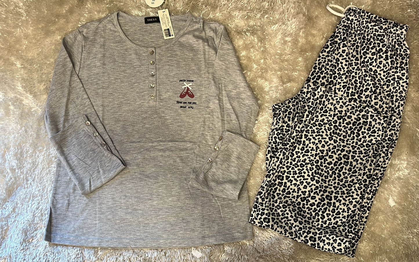 Pigiama in cotone donna Con bottoncini al petto e sulle maniche e laccetto regolabile in. Vita ( l'articolo non può essere cambiato ) e tasche super comodo