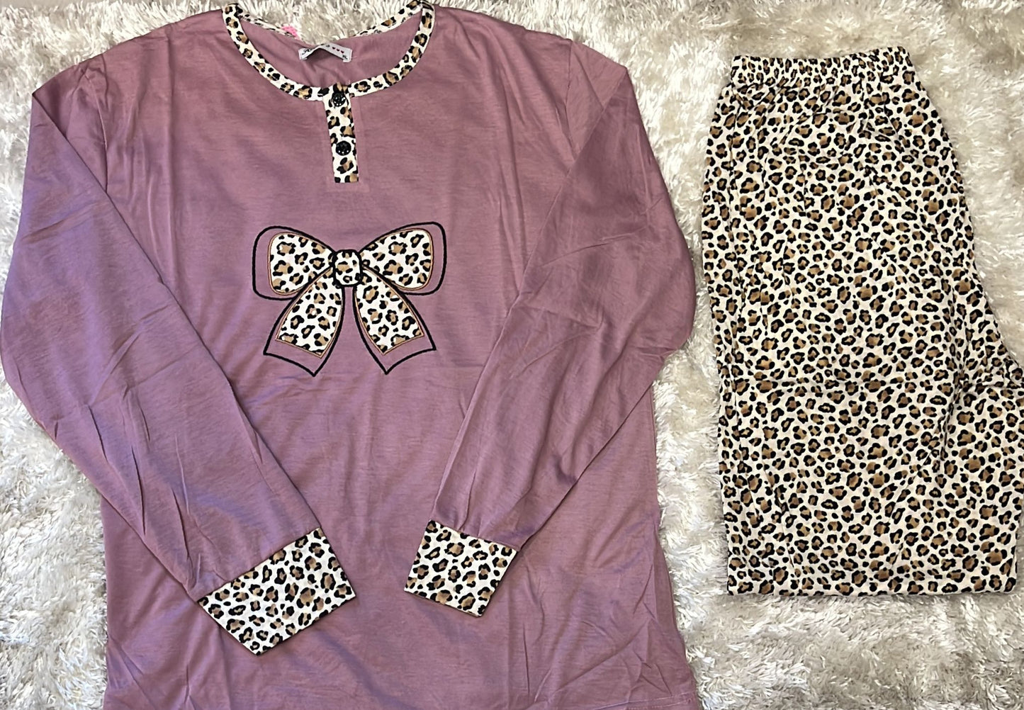 Pigiama donna in cotone Con due bottoncini Fantasia fiocco leopardato
