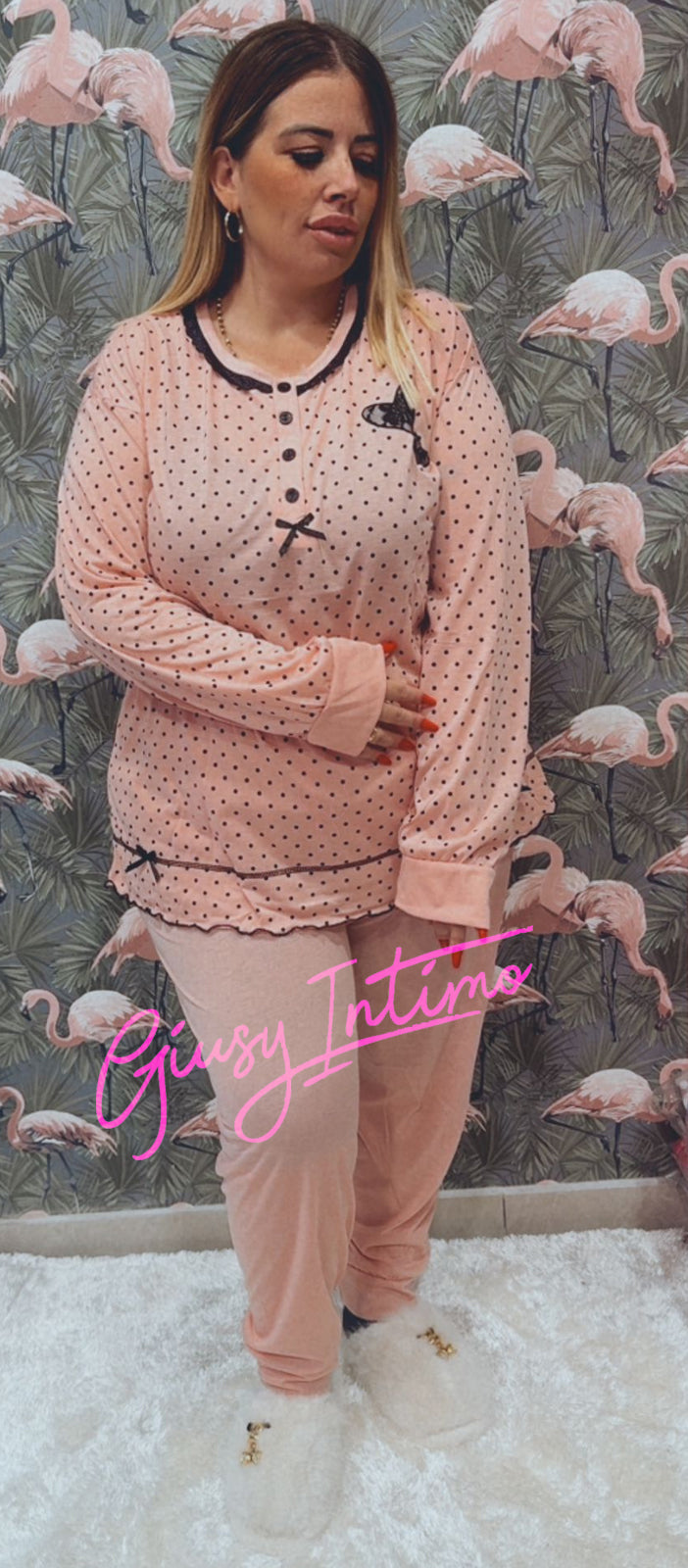 Pigiama Calibrato in Cotone linea Curvy mod. Fiocco La comodità da Giusy Intimo è alla base di tutto e finalmente con la nostra linea Curvy abbiamo da proporvi questo bellissimo modello In cotone comodo e alla moda