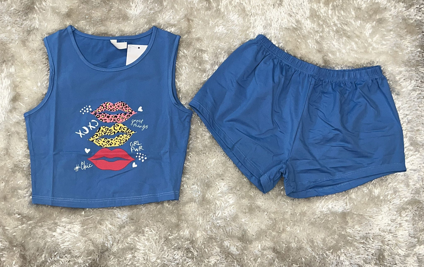 Pigiama donna croptop e pantaloncini in tessuto elastico fantasia kiss
