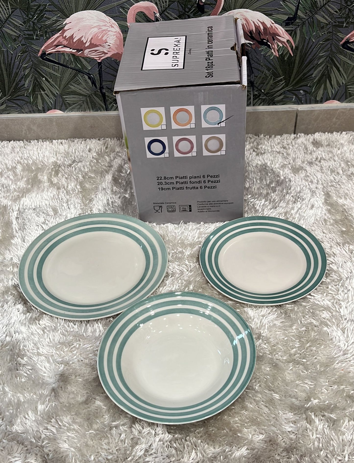 Servizio di piatti da 18 pezzi lavabile in lavastoviglie e adatto al microonde Composto da 6 piatti piani 6 piatti fondi 6 piatti frutta