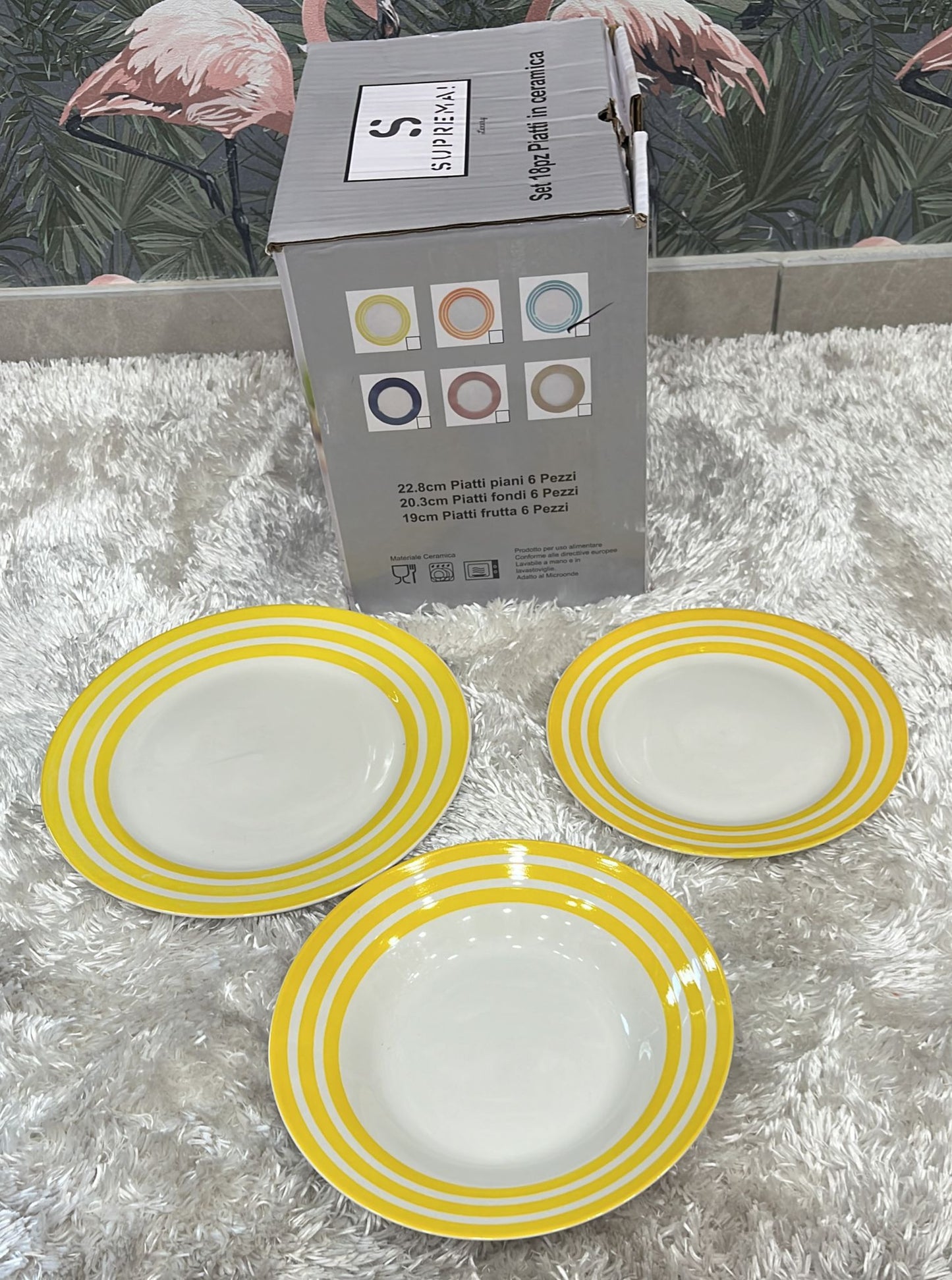 Servizio di piatti da 18 pezzi lavabile in lavastoviglie e adatto al microonde Composto da 6 piatti piani 6 piatti fondi 6 piatti frutta