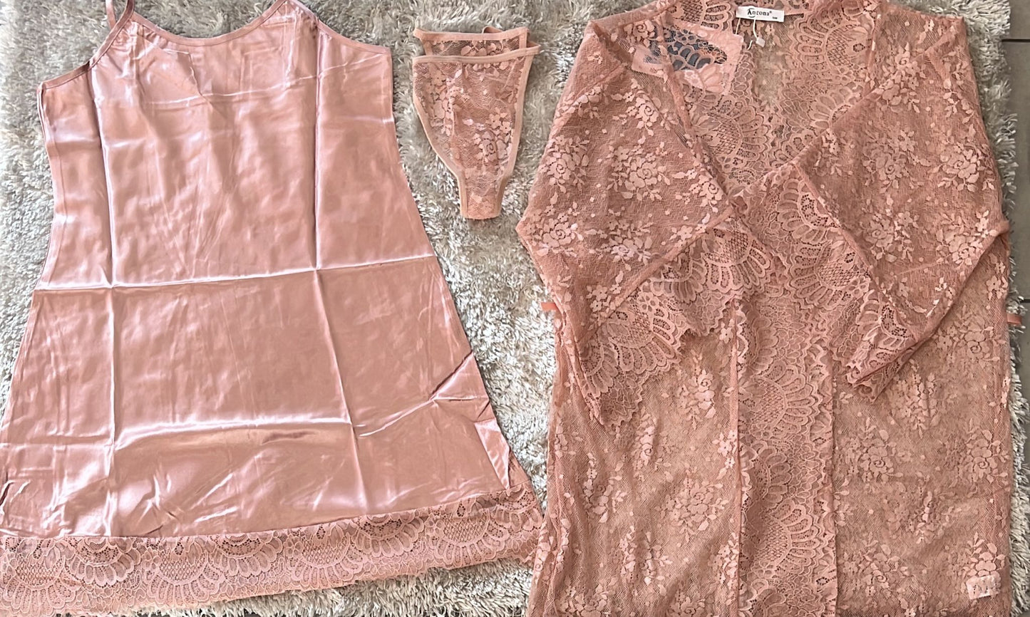 Set raso con sottana più kimono in pizzo più perizoma in pizzo