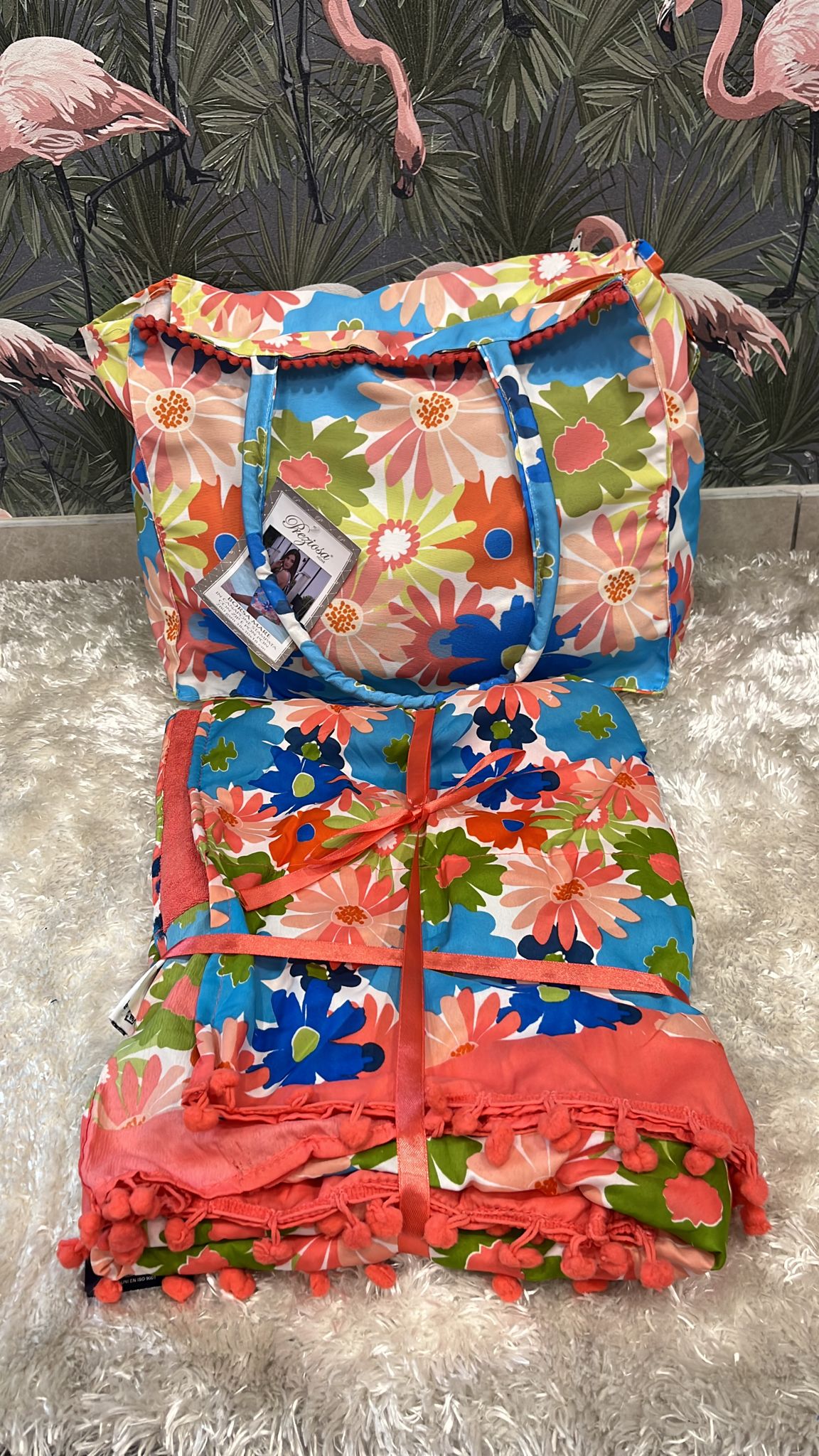 Borsa mare con zip e pon pon 38x30x18cm + telo mare con stampa digitale E retro in microspugna tinta unita e pon pon Double face 90x180cm