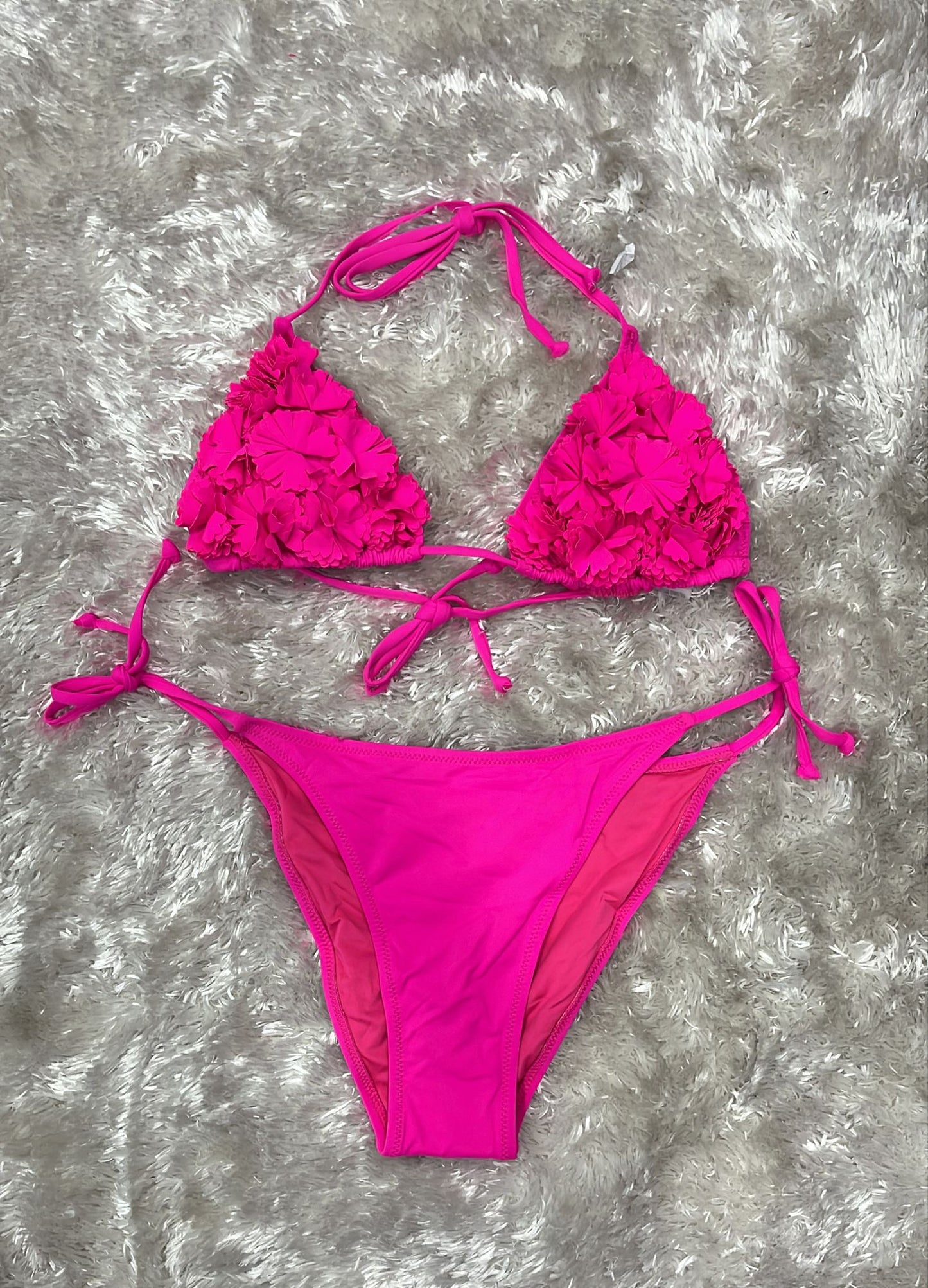 Costume donna a triangolino con coppette estraibili e laccetti regolabili E slip con laccetti regolabili Fantasia fiorellini