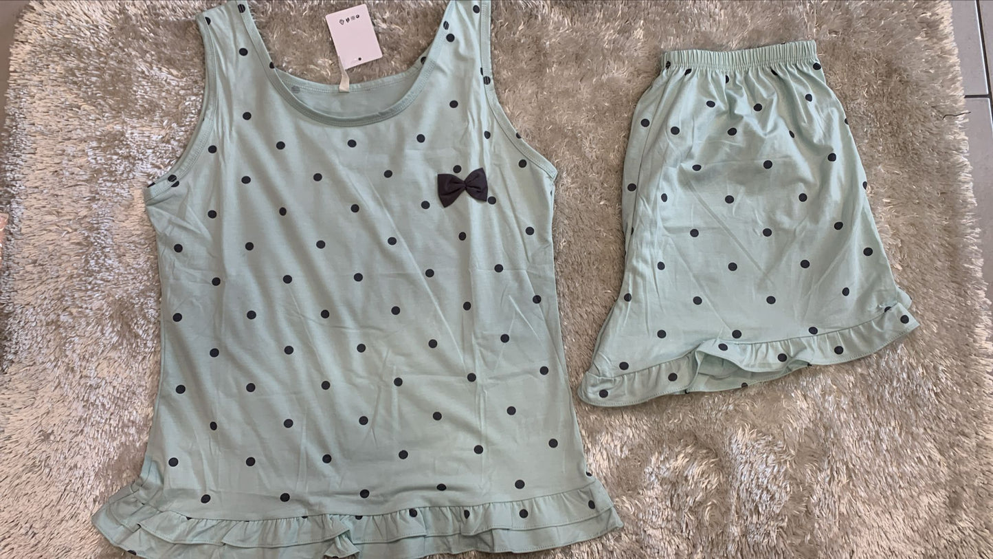 pigiama donna spalla larga e pantaloncini con rifiniture con volant fantasia pois e fiocco ( l'articolo non può essere cambiato )