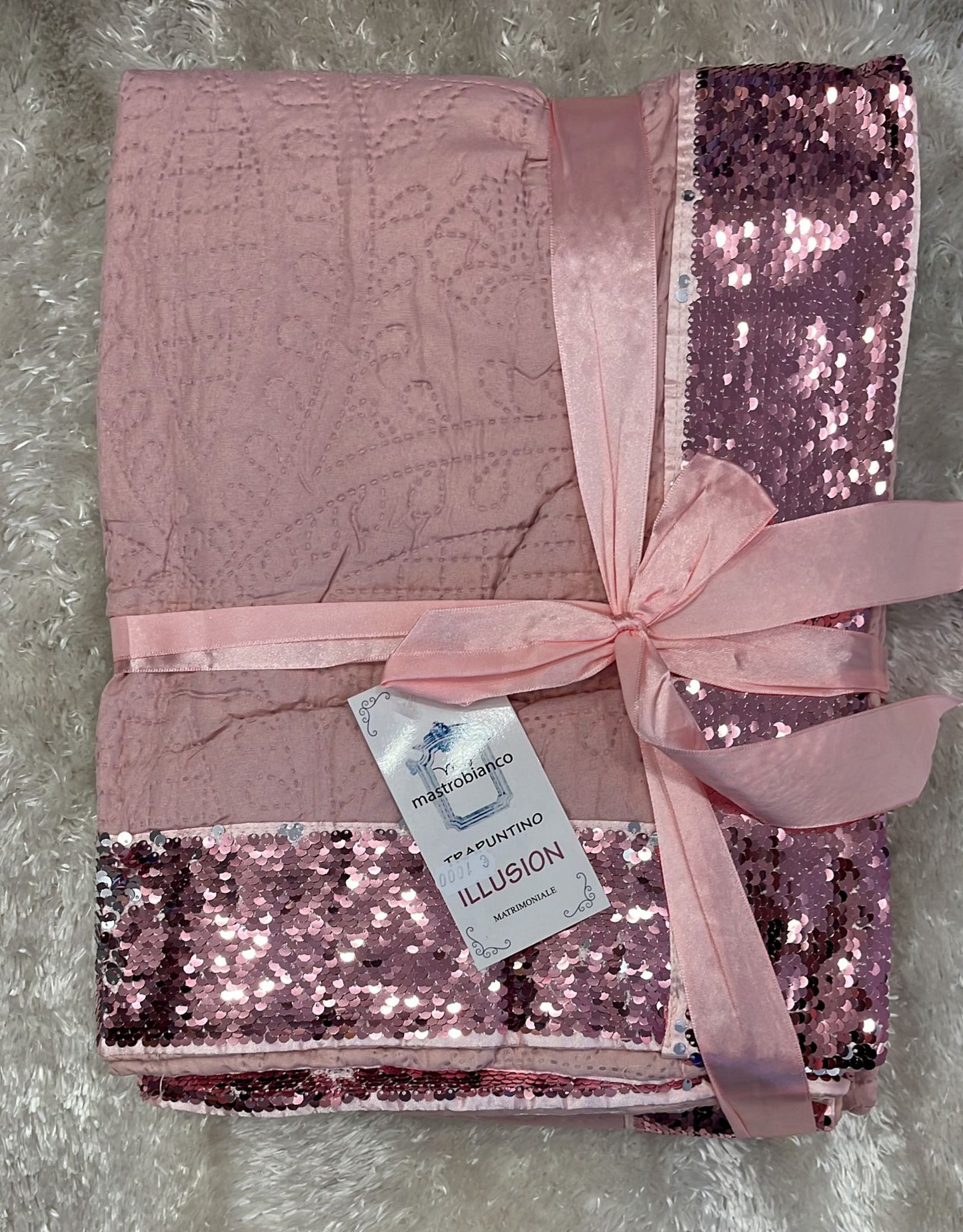 Trapuntino matrimoniale con bordo di paillettes in rilievo