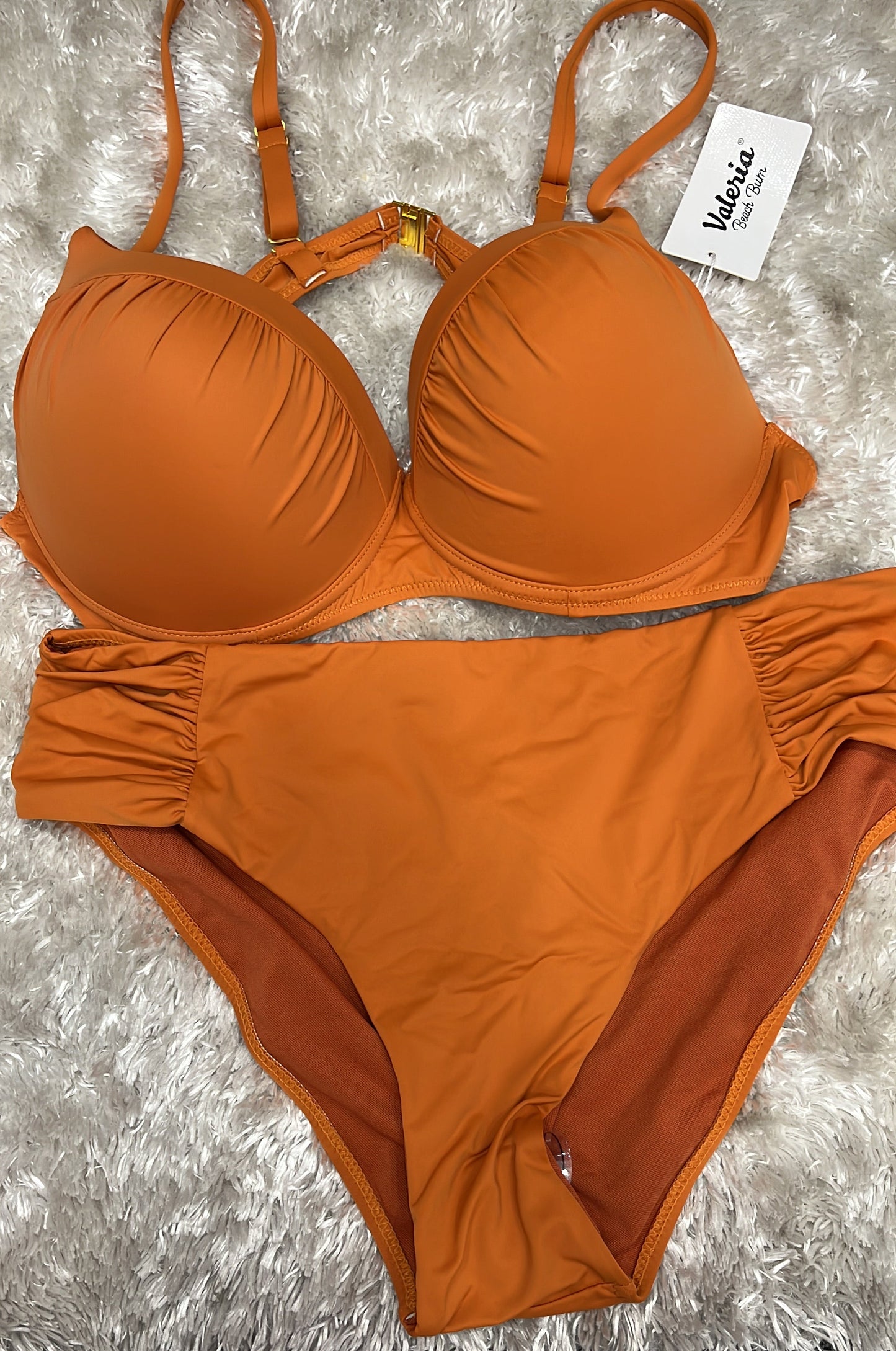 Costume con coppe e bretelline regolabili con slip vita alta calibrato ( l'articolo non può essere cambiato )