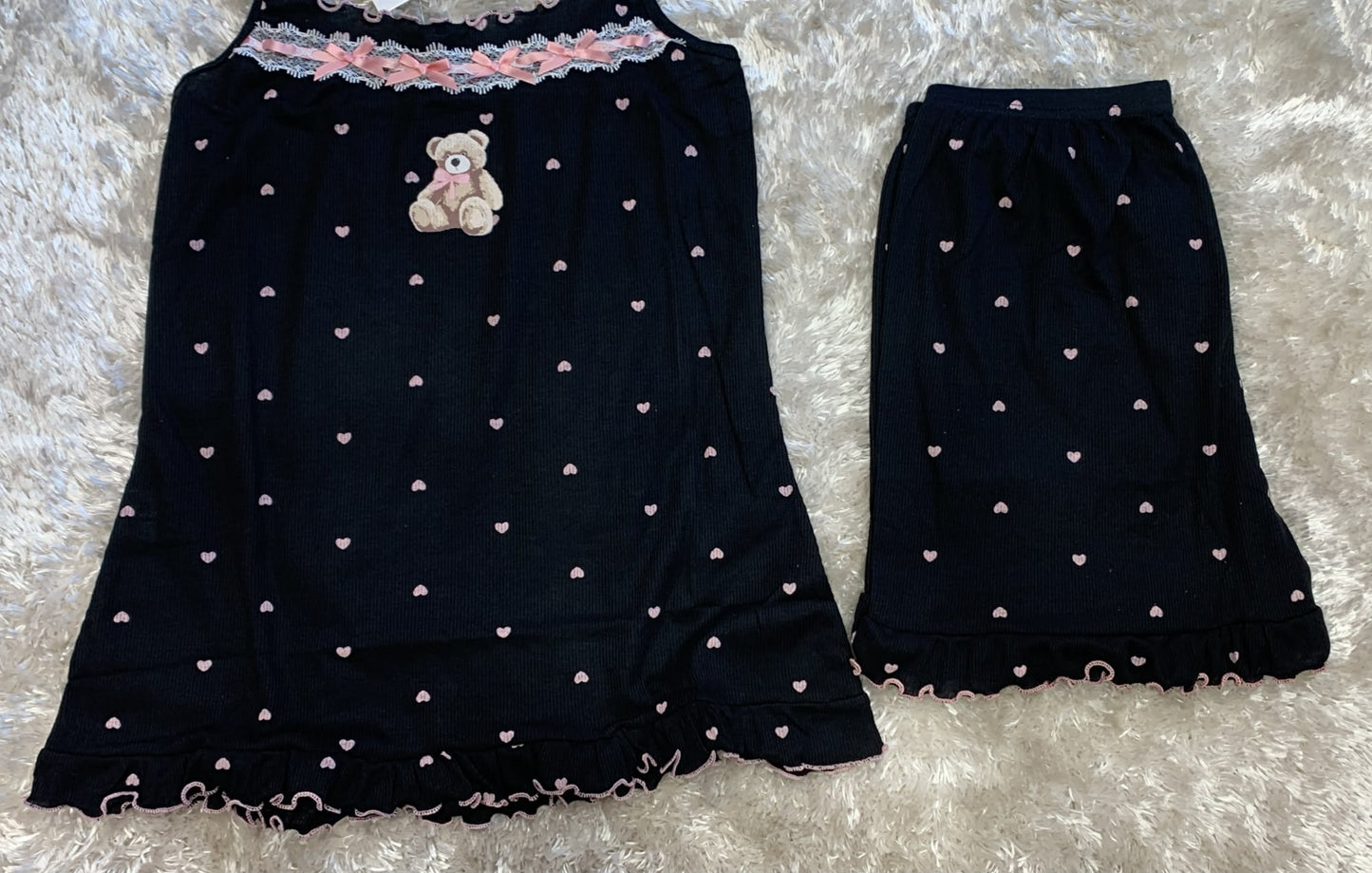 pigiama donna a costine composto da bretellina e pantaloncini fantasia cuori e orsetto