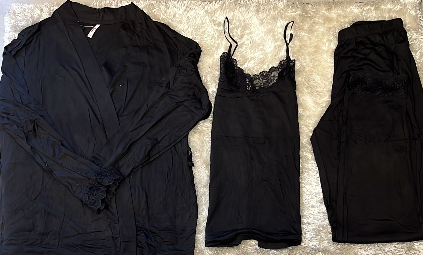 Pigiama donna a tre pezzi tinta unita cotone elasticizzato super comodo composto da vestaglia con cintura , canotta e pantalone con pizzo