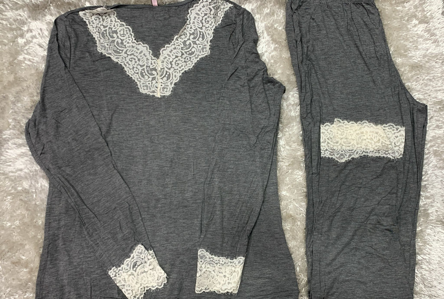 pigiama donna in cotone elasticizzato con scollo V ricamato