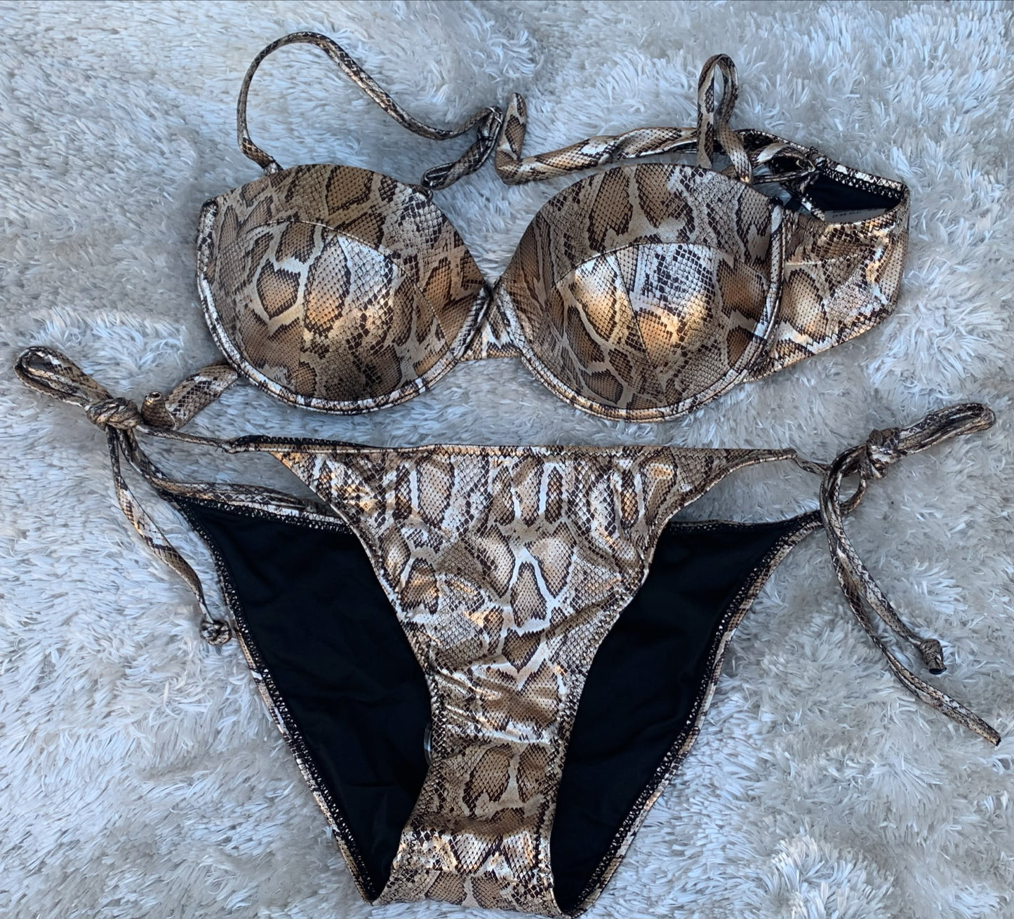 costume donna 2 pezzi con coppa rigida e slip con laccetti regolabili fantasia pitonata ( l'articolo non può essere cambiato )