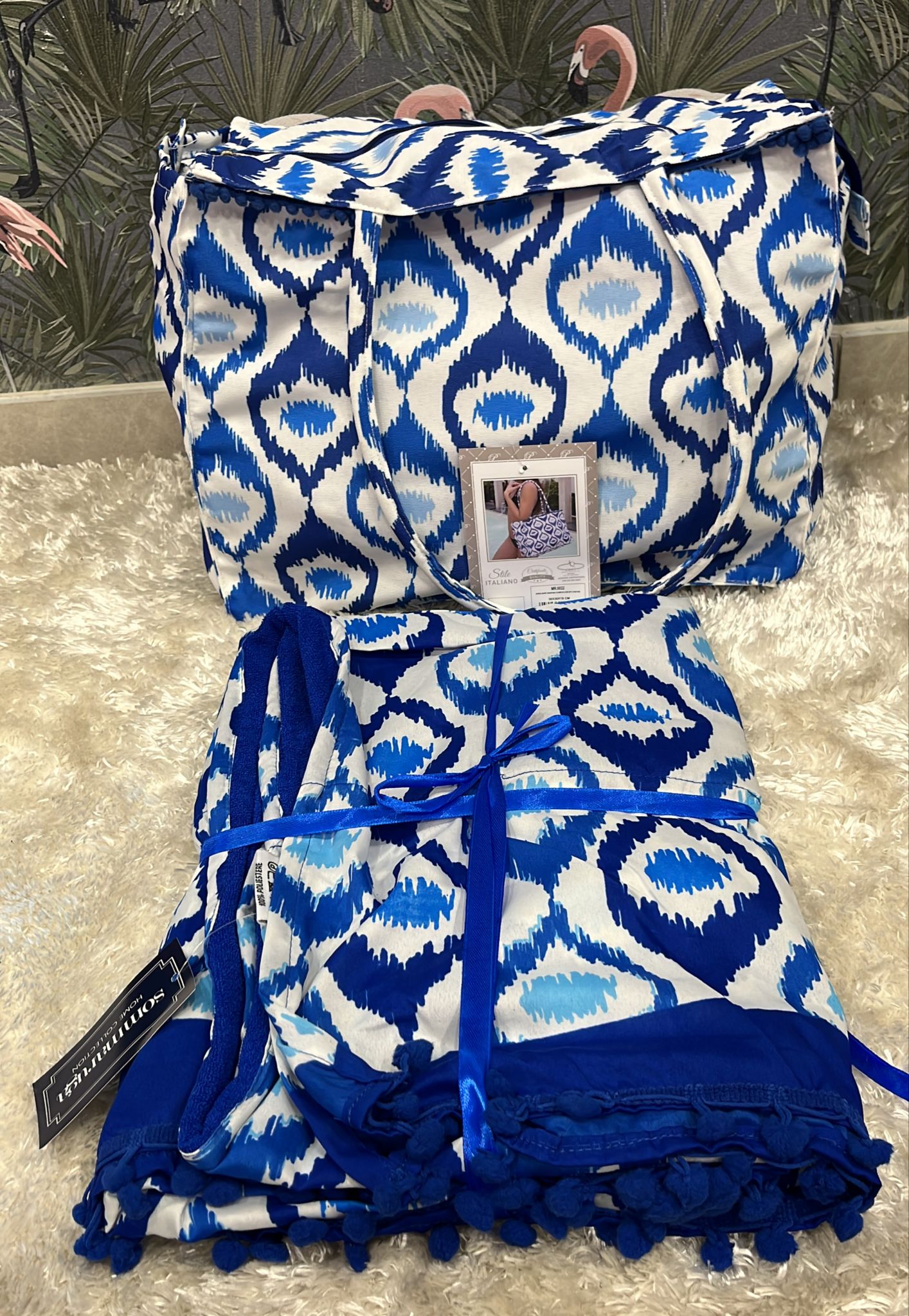Borsa mare con zip e pon pon 38x30x18cm + telo mare con stampa digitale E retro in microspugna tinta unita e pon pon Double face 90x180cm