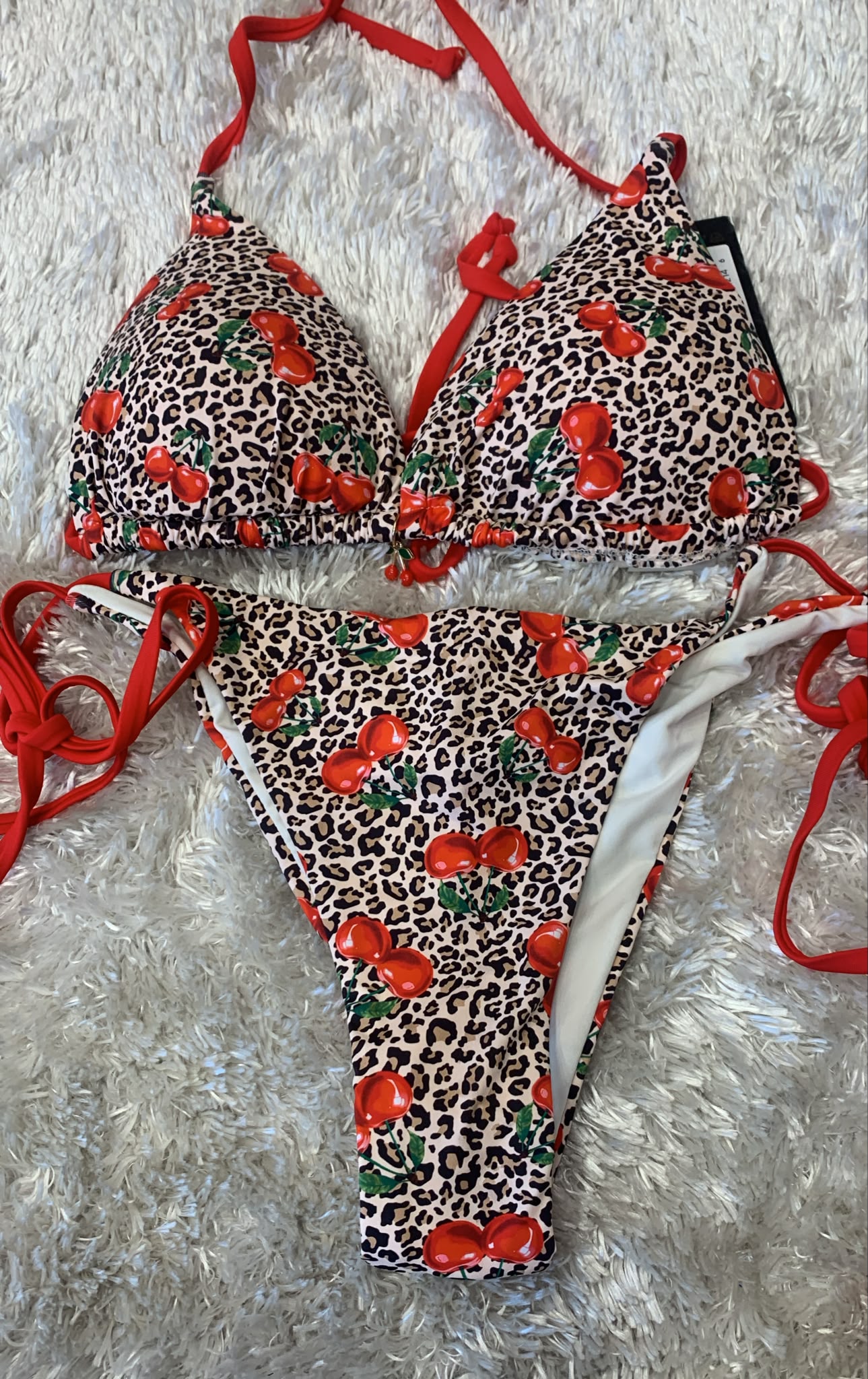costume a triangolino con coppa e brasiliano mod ibiza fantasia ciliegie e leopardato ( l'articolo non può essere cambiato )