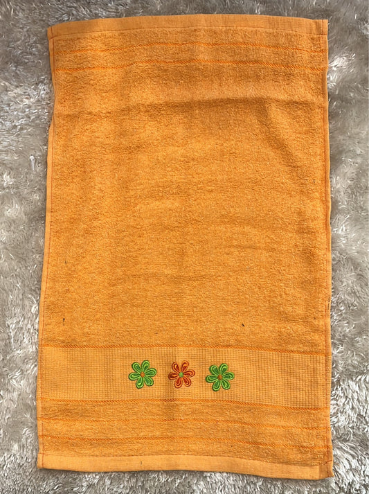 Asciugamano ospite  60x35 con fiore ricamato