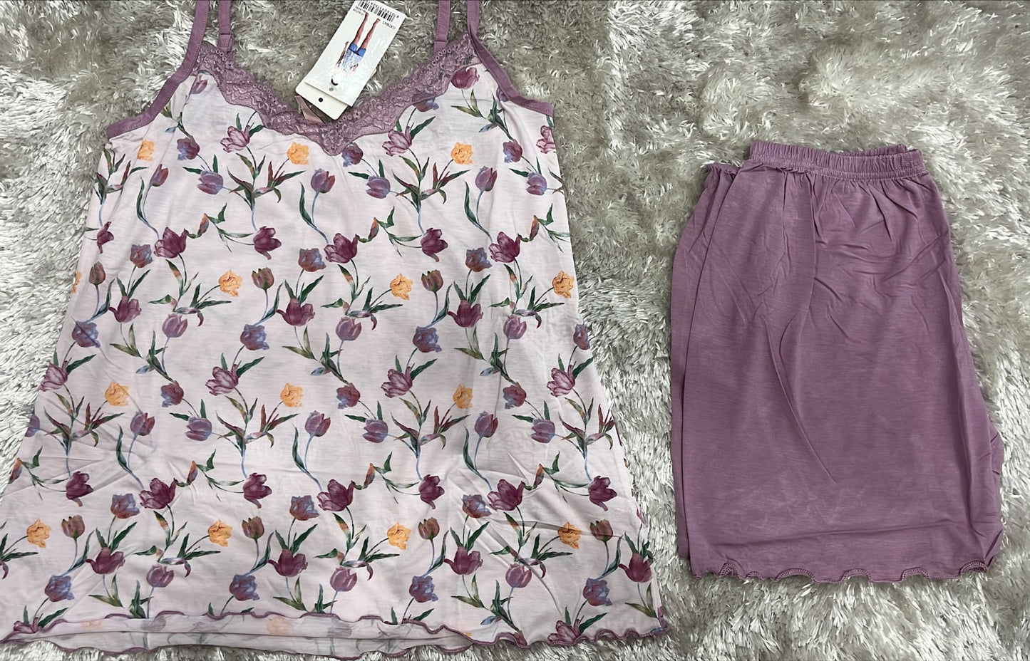 Pigiama donna bretellina e pantaloncini con rifiniture in merletto  Fantasia tulipano