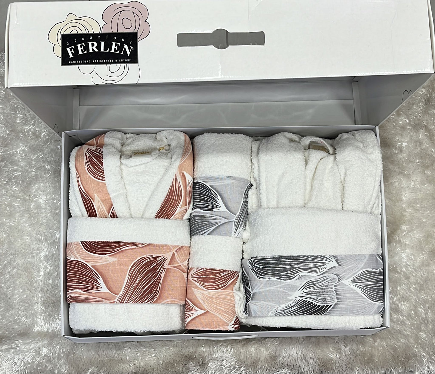 Completo bagno 8 pezzi In spugna cotone 100% -2 accappatoi  -2 asciugamani -2 ospiti  -2 manopole  Taglia  48 donna 52 uomo