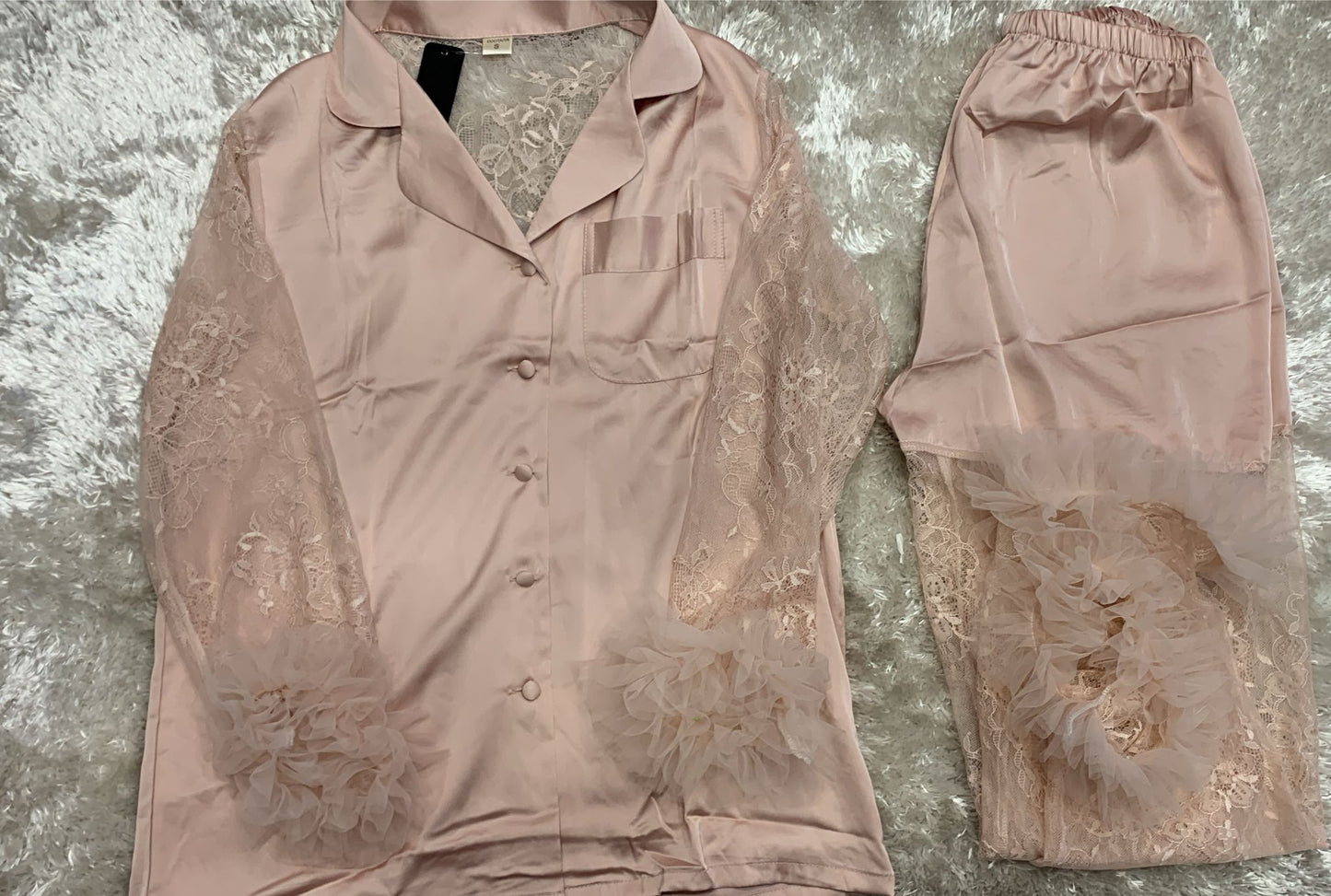 pigiama donna aperto avanti in raso con trasparenza alle maniche e pantaloni con trasparenza e volant