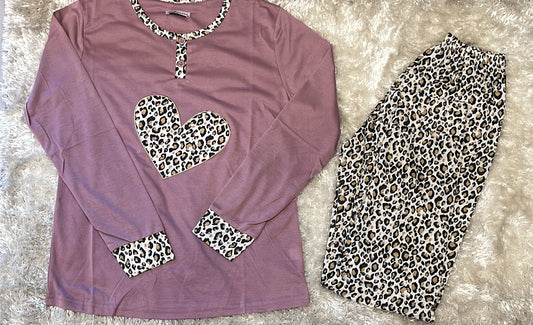 Pigiama donna in cotone  Con due bottoncini  Fantasia cuore leopardato