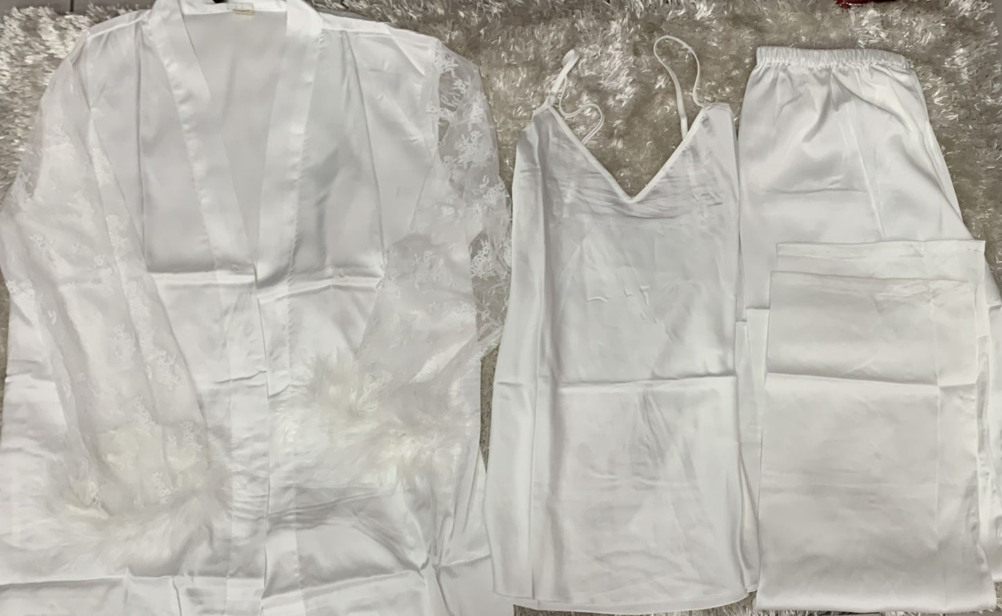 pigiama tre pezzi donna raso composto da vestaglia con cintura con maniche in pizzo e piume canotta e pantalone