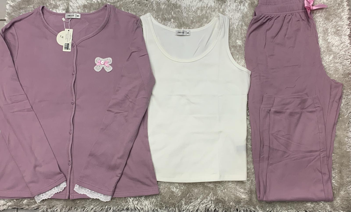 Pigiama donna tre pezzi a costine in cotone caldo,composto da maglia aperta avanti  canotta e pantalone