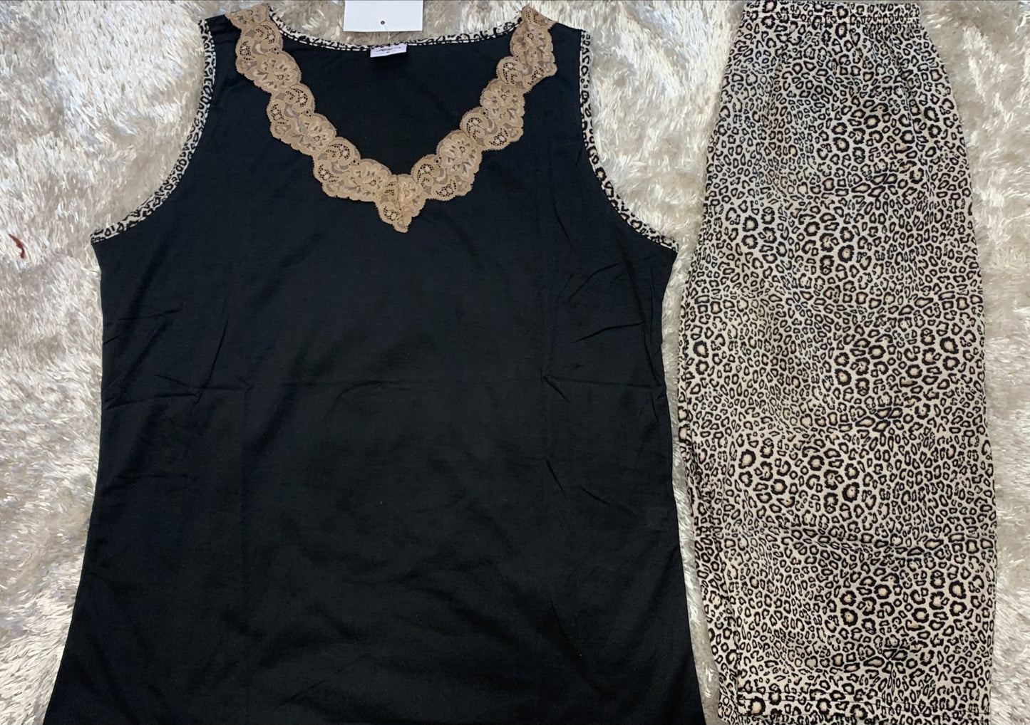 pigiama donna spalla larga e pinocchietto con scollo v in pizzo  fantasia leopardato