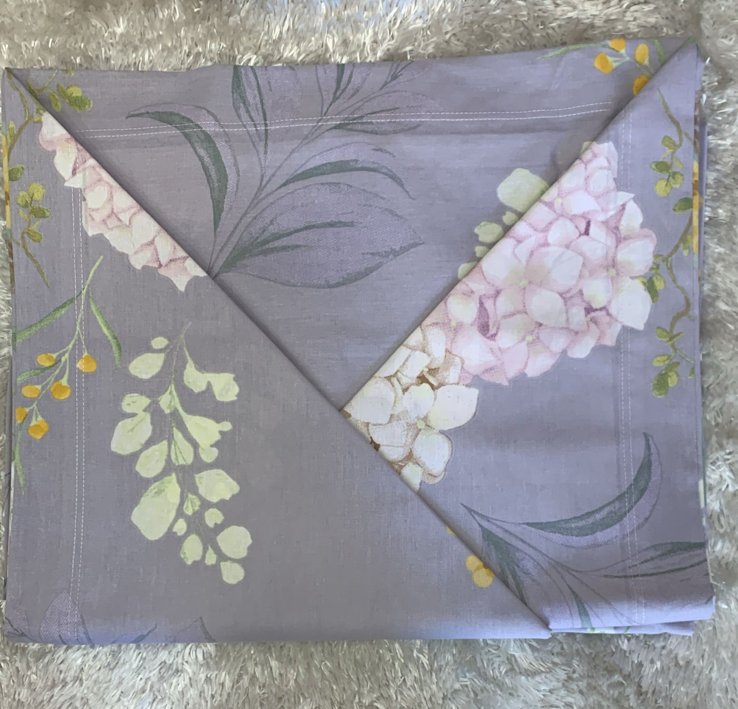 completo letto matrimoniale in cotone composto da  lenzuola di sopra 240x290 lenzuolo di sotto con angoli 170x200cm e due federe 52x82cm  fantasia floreale