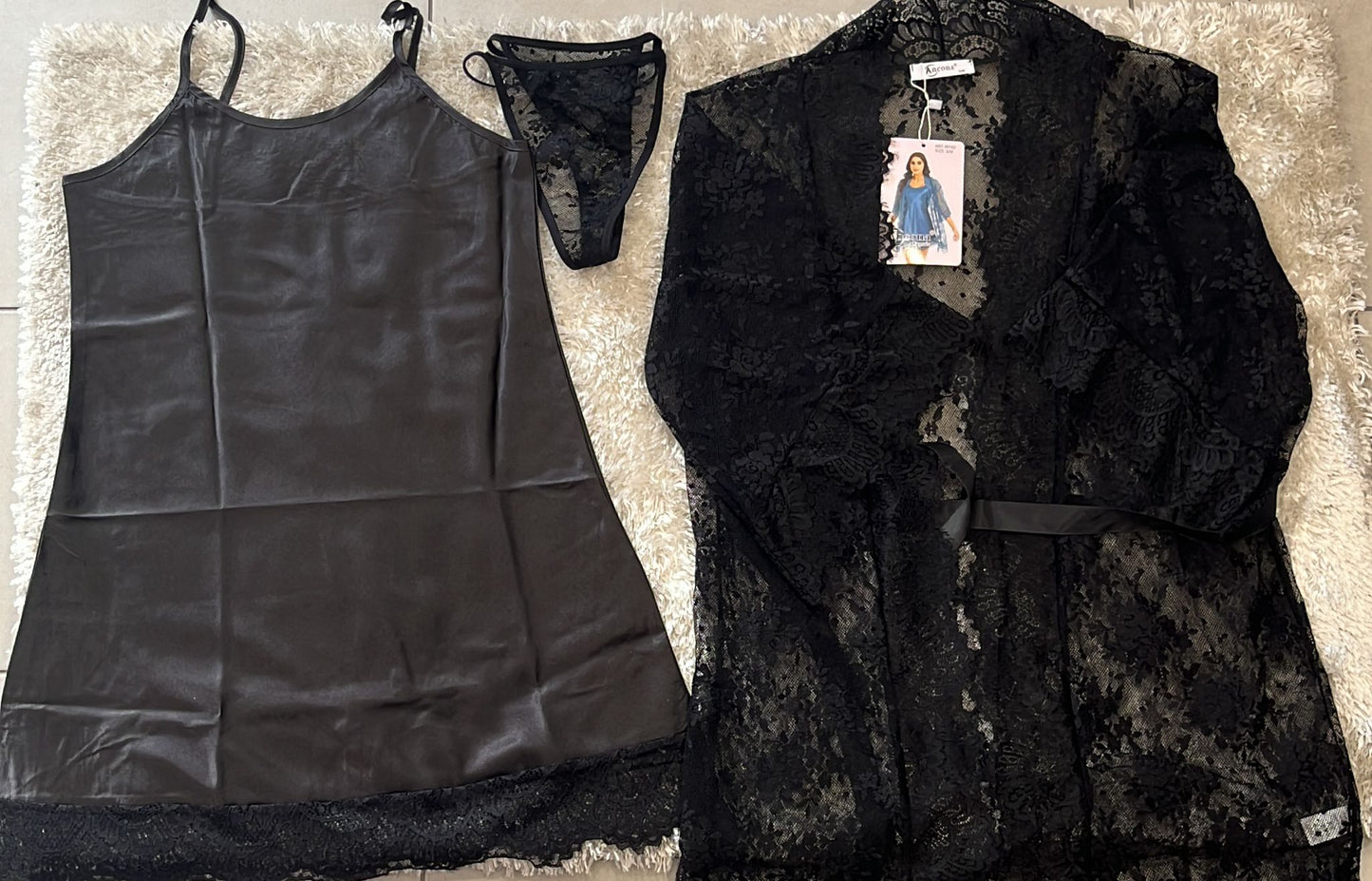 Set raso con sottana più kimono in pizzo più perizoma in pizzo