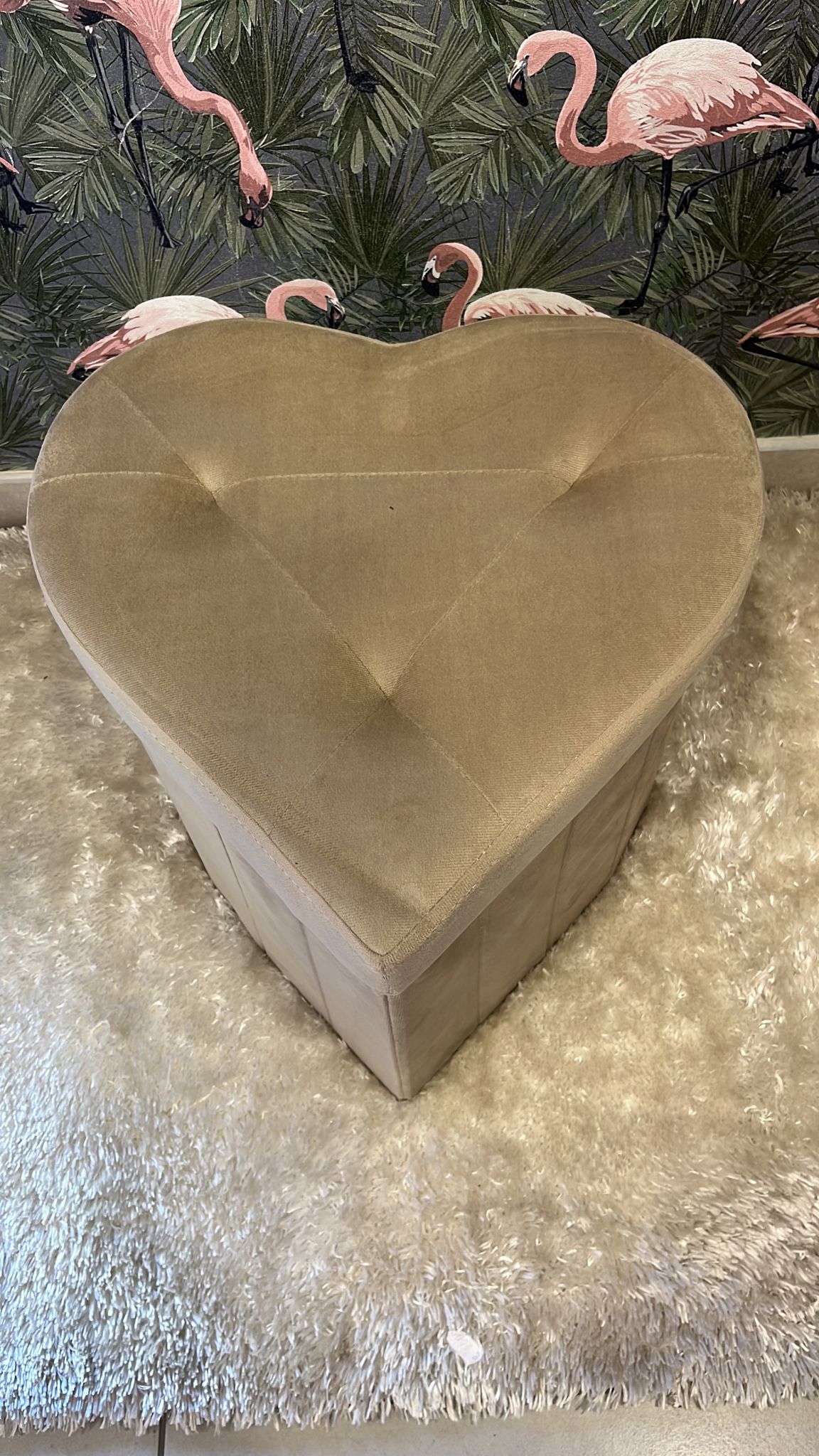 Pouf a cuore in velluto tinta unita con coperchio  Misura 40x40x38cm