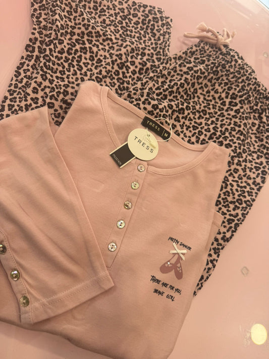 Pigiama in cotone donna  Con bottoncini al petto e sulle maniche e laccetto regolabile in. Vita  ( l'articolo  non può essere cambiato ) e tasche super comodo