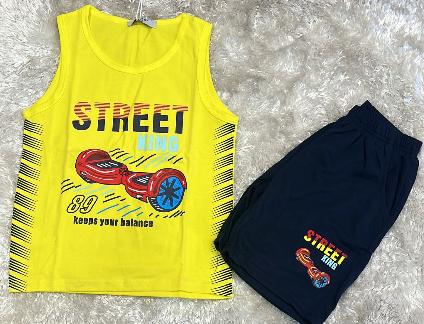 completino  bimbo in cotone spalla larga e pantaloncino fantasia street king