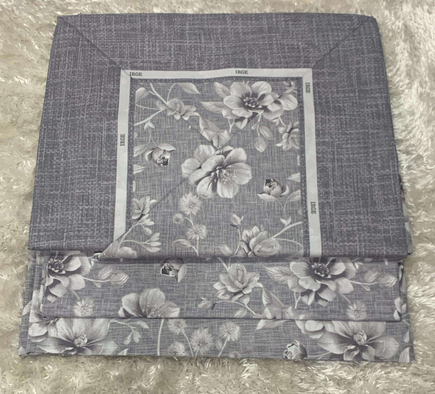 completo letto matrimoniale composto da  lenzuolo sopra 250x290cm lenzuolo sotto con angoli 175x200cm due federe 50x80cm