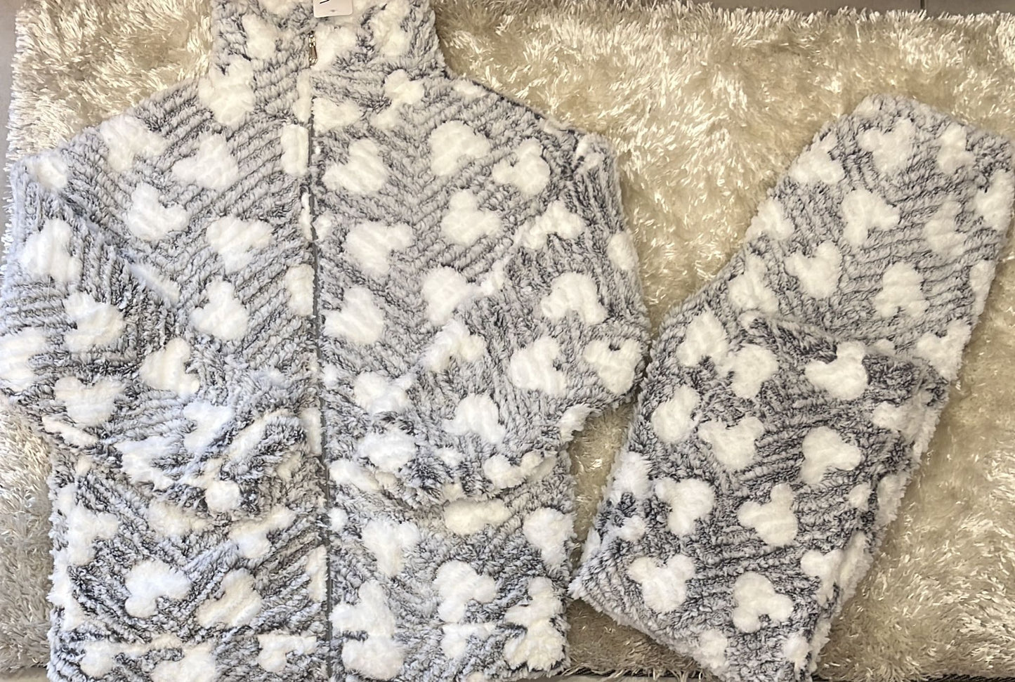 Pigiama donna con apertura avanti con zip in ciniglia super morbida  Modello minnie