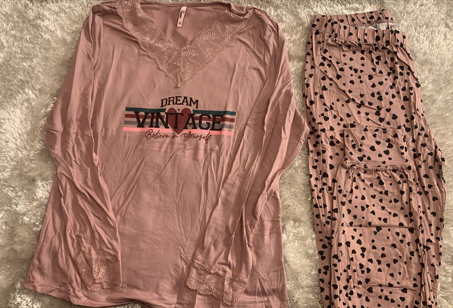pigiama donna in cotone elasticizzato  scollo a v in merletto e pantalone  fantasia vintage ( l'articolo non può essere cambiato )
