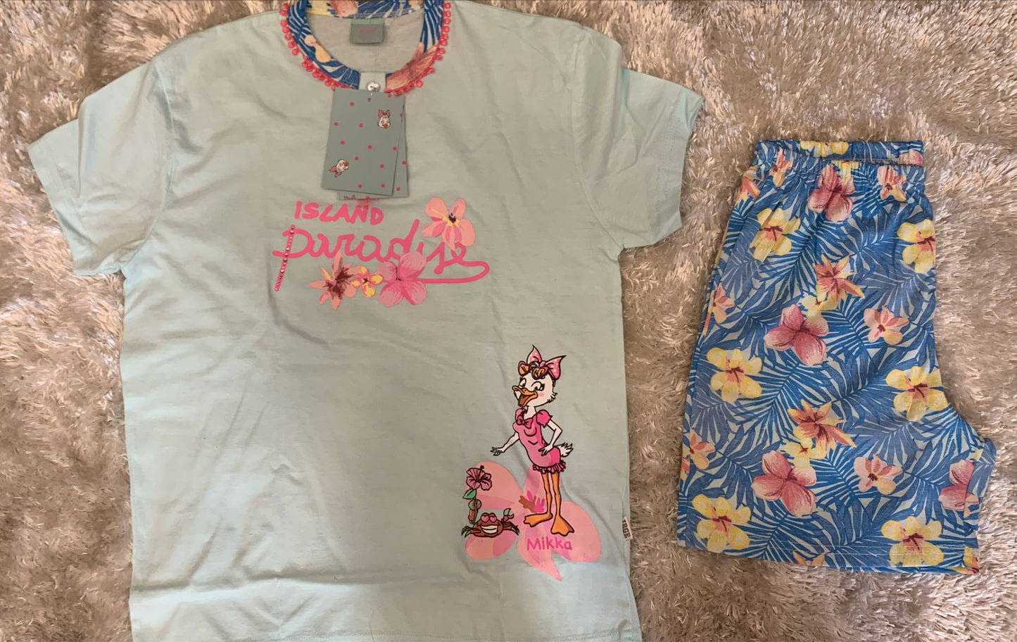 pigiama bimba 100% cotone  mezza manica e pantaloncini  con 3 bottoncini  fantasia fiori