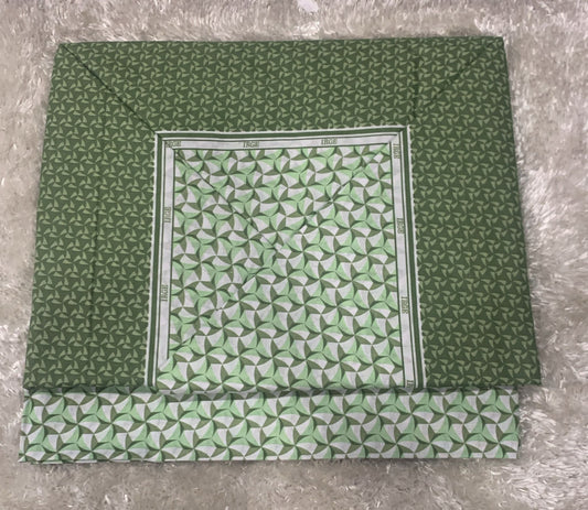 completo letto matrimoniale composto da  lenzuolo sopra 250x290cm lenzuolo sotto con angoli 175x200cm due federe 50x80cm