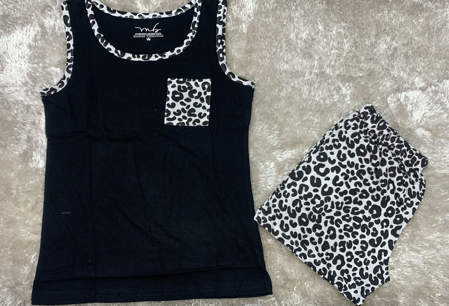 pigiama donna in cotone spalla larga e pantaloncini  fantasia leopardata