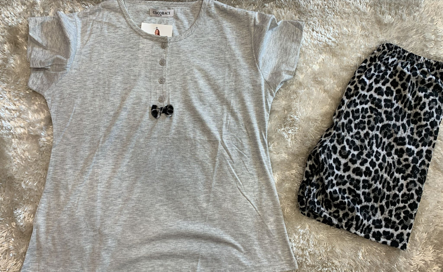 pigiama donna in cotone con apertura di 4 bottoncini e fiocco leopardato