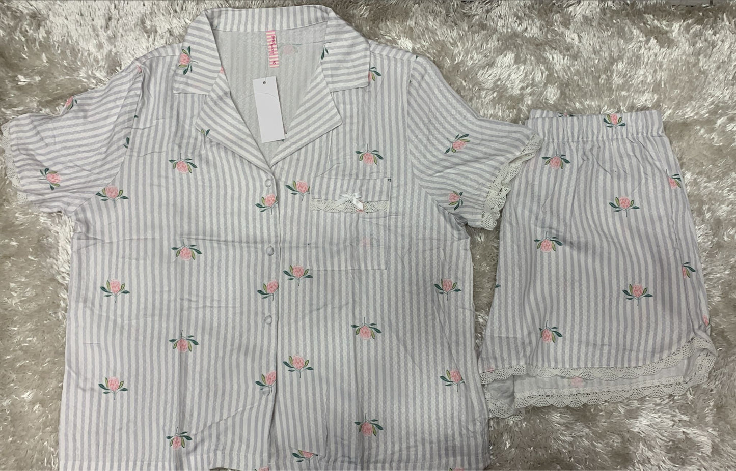 pigiama donna in cotone aperto avanti con taschino lato cuore e pantaloncini  fantasia rose