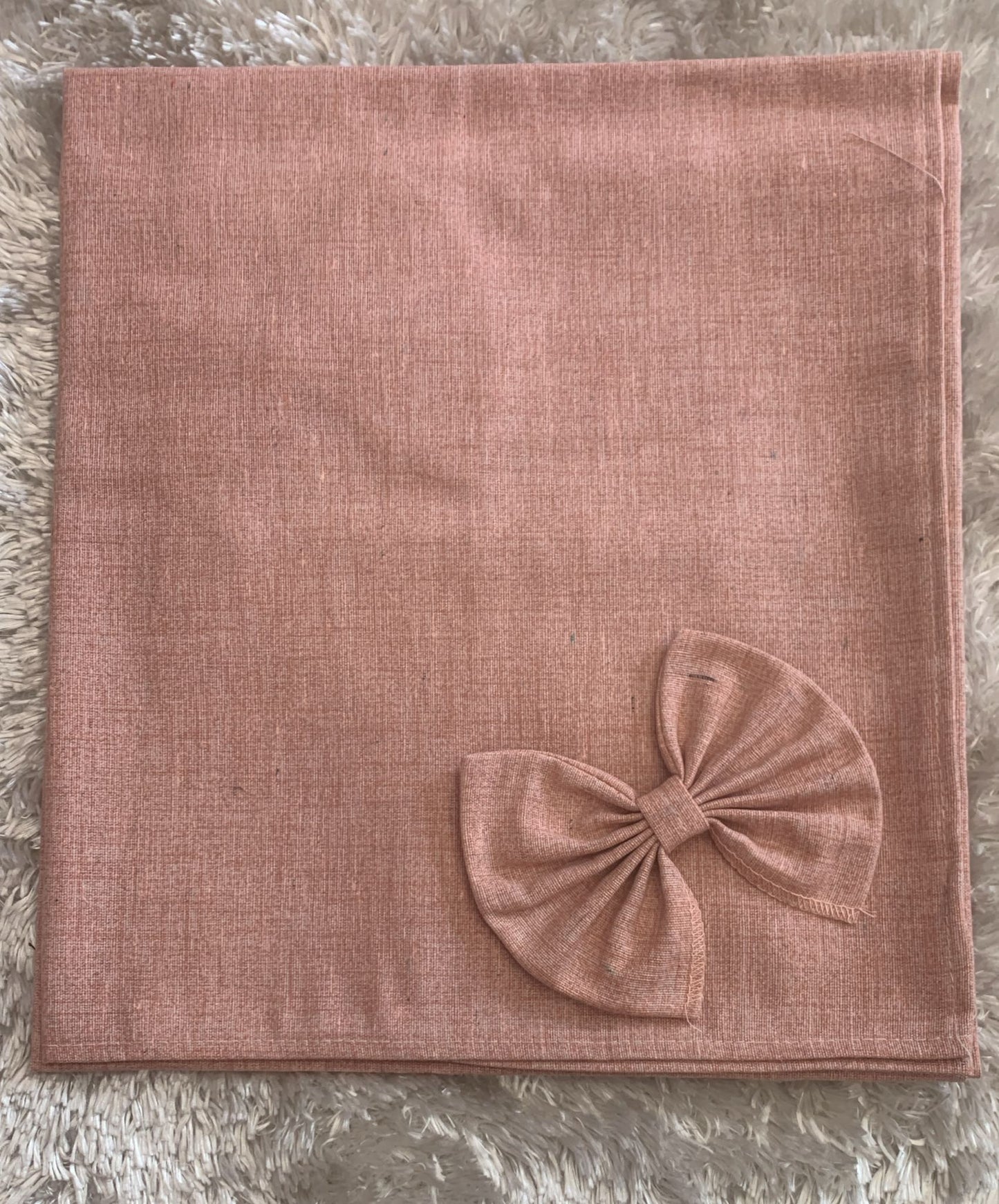 centrotavola in cotone con applicazione  fiocco 90x90