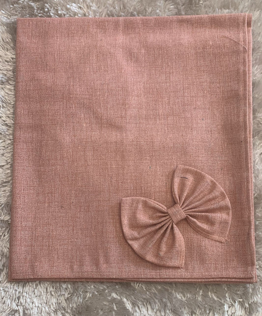 centrotavola in cotone con applicazione  fiocco 90x90