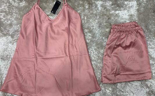 Pigiama donna in raso tinta unita con bretellina e pantaloncini