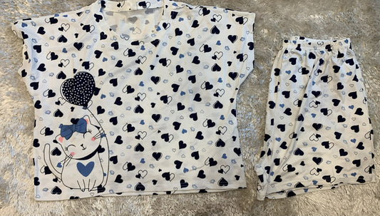 pigiama mezza manica crop top e pantaloncini  fantasia cuori e gattino