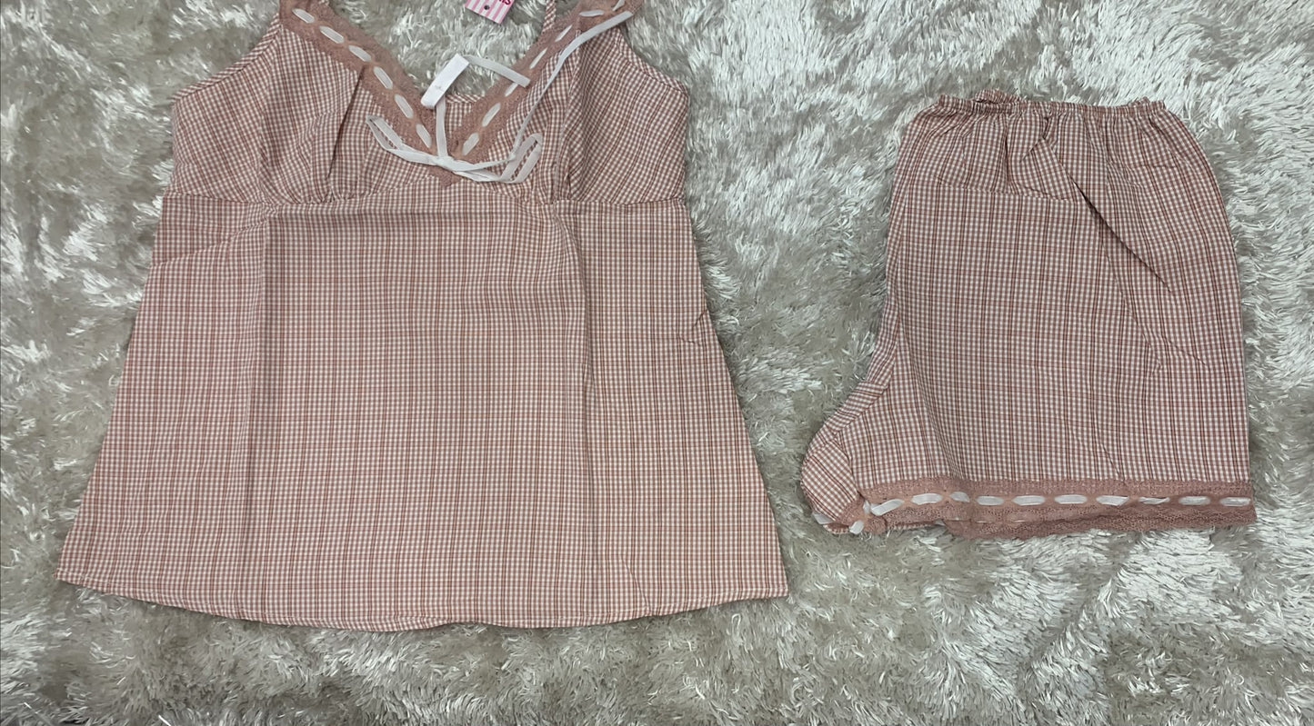 pigiama donna a bretelline e pantaloncini in cotone con bordino in merletto e nastrino