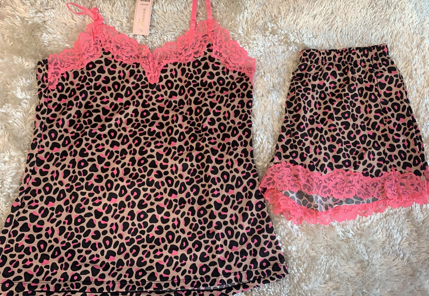 pigiama donna in licra con bretelline regolabili e pantaloncini con rifiniture in merletto  fantasia leopardata fluo