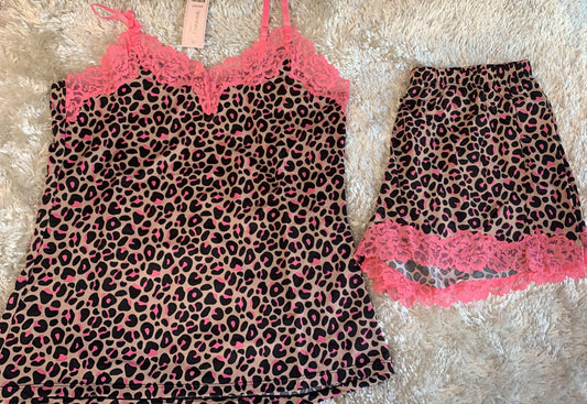 pigiama donna in licra con bretelline regolabili e pantaloncini con rifiniture in merletto  fantasia leopardata fluo
