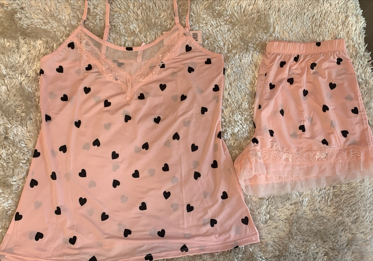 pigiama donna in licra con bretelline regolabili e scollatura velata  e pantaloncini con rifiniture in merletto
