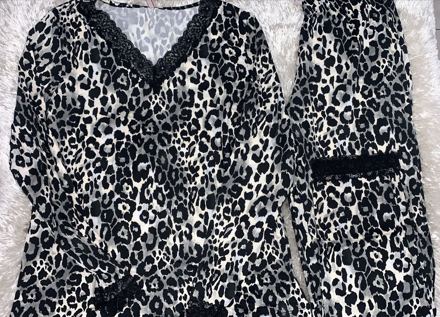 pigiama donna scollo v in cotone elasticizzato comodo per la sua vestibilità  fantasia maculato